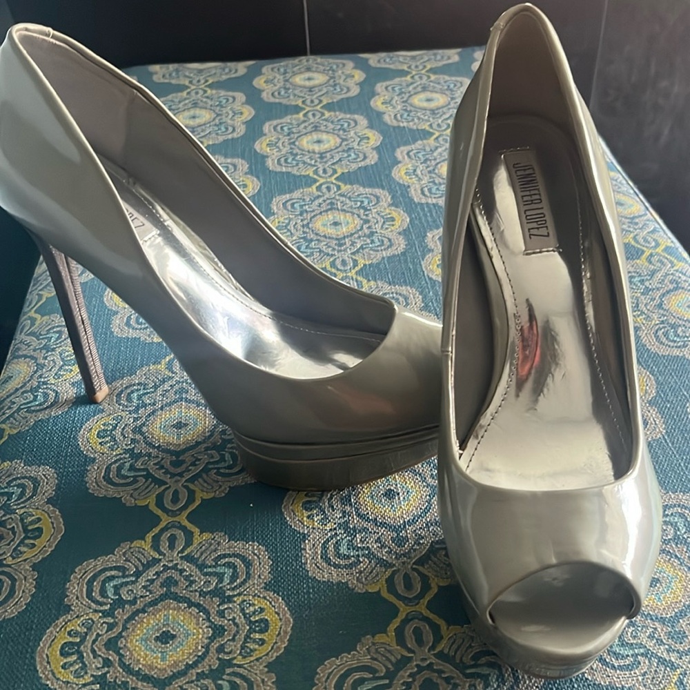NWOB JLO silver Patent leather platform heels 9.5